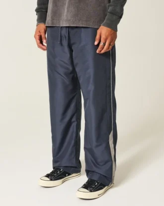 Pantaloni largi de trening