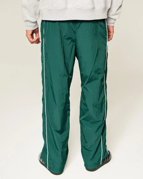 Pantaloni largi de trening Pantaloni largi de trening