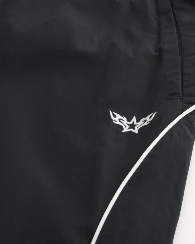 Pantaloni largi de trening