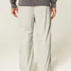 Pantaloni largi de trening Pantaloni largi de trening