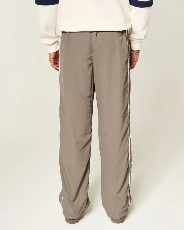 Pantaloni largi de trening Pantaloni largi de trening