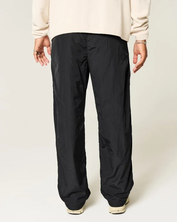 Pantaloni largi de trening Pantaloni largi de trening