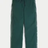 Pantaloni largi de trening Pantaloni largi de trening