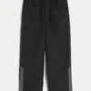 Pantaloni largi de trening