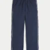 Pantaloni largi de trening