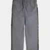 Pantaloni largi de trening Pantaloni largi de trening