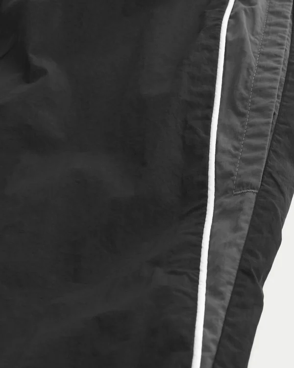 Pantaloni largi de trening Pantaloni largi de trening