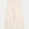 Pantaloni largi și confortabili Gilly Hicks Pantaloni largi și confortabili Gilly Hicks