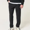 Pantaloni relaxați, conici, pentru toată ziua Pantaloni relaxați, conici, pentru toată ziua
