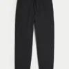 Pantaloni relaxați, conici, pentru toată ziua Pantaloni relaxați, conici, pentru toată ziua