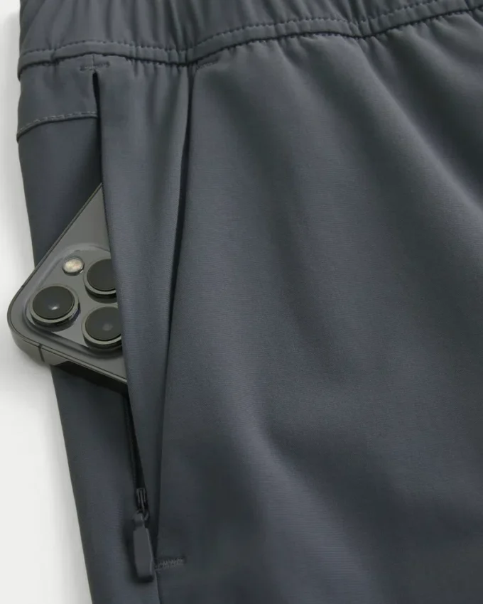 Pantaloni relaxați, evazați Pantaloni relaxați, evazați