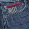 Pantaloni scurți baggy cu talie joasă, spălare închisă și imprimeu cu steagul american Pantaloni scurți baggy cu talie joasă, spălare închisă și imprimeu cu steagul american