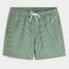 Pantaloni scurți de baie din seersucker până la jumătatea coapsei Pantaloni scurți de baie din seersucker până la jumătatea coapsei