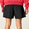 Pantaloni scurți de fotbal largi, până la jumătatea coapsei Pantaloni scurți de fotbal largi, până la jumătatea coapsei
