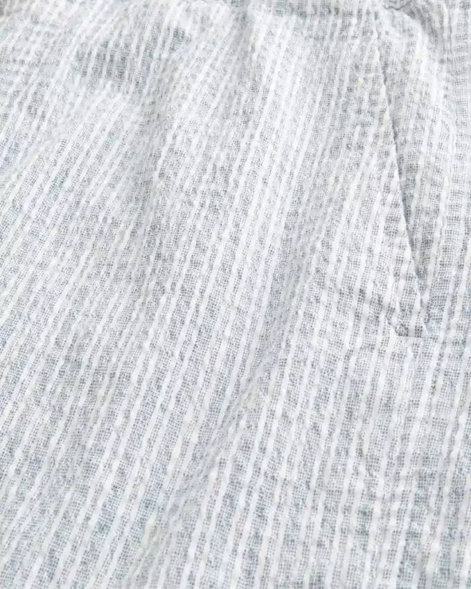 Pantaloni scurți din amestec de in și seersucker, până la jumătatea coapsei Pantaloni scurți din amestec de in și seersucker, până la jumătatea coapsei