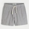 Pantaloni scurți din amestec de in, până la jumătatea coapsei, cu elastic Pantaloni scurți din amestec de in, până la jumătatea coapsei, cu elastic