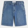 Pantaloni scurți din denim baggy, de culoare medie, pentru pictori Pantaloni scurți din denim baggy, de culoare medie, pentru pictori