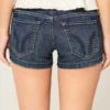 Pantaloni scurți din denim brodați, cu talie joasă și spălare închisă Pantaloni scurți din denim brodați, cu talie joasă și spălare închisă