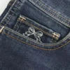 Pantaloni scurți din denim brodați, cu talie joasă și spălare închisă Pantaloni scurți din denim brodați, cu talie joasă și spălare închisă