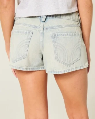 Pantaloni scurți din denim cu talie joasă și spălare deschisă