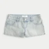 Pantaloni scurți din denim cu talie joasă și spălare deschisă Pantaloni scurți din denim cu talie joasă și spălare deschisă