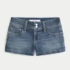 Pantaloni scurți din denim cu talie joasă și spălare medie Pantaloni scurți din denim cu talie joasă și spălare medie