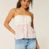 Pantaloni scurți din denim cu talie joasă, în nuanță deschisă, brodați cu flori Pantaloni scurți din denim cu talie joasă, în nuanță deschisă, brodați cu flori