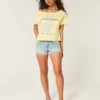 Pantaloni scurți din denim cu talie joasă, spălare deschisă și buzunare cu imprimeu floral Pantaloni scurți din denim cu talie joasă, spălare deschisă și buzunare cu imprimeu floral