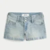 Pantaloni scurți din denim cu talie joasă, spălare deschisă și buzunare cu imprimeu floral Pantaloni scurți din denim cu talie joasă, spălare deschisă și buzunare cu imprimeu floral