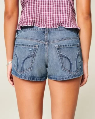 Pantaloni scurți din denim cu talie ultra joasă, spălați mediu, cu aspect uzat Pantaloni scurți din denim cu talie ultra joasă, spălați mediu, cu aspect uzat