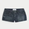 Pantaloni scurți din denim cu talie ultra joasă, spălați în culoare închisă, cu broderie fluture Pantaloni scurți din denim cu talie ultra joasă, spălați în culoare închisă, cu broderie fluture