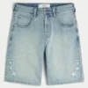 Pantaloni scurți din denim largi, cu broderie în formă de stea Pantaloni scurți din denim largi, cu broderie în formă de stea