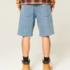 Pantaloni scurți din denim largi, cu logo brodat Pantaloni scurți din denim largi, cu logo brodat