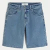 Pantaloni scurți din denim largi, cu logo brodat Pantaloni scurți din denim largi, cu logo brodat