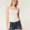 Pantaloni scurți din denim închiși la culoare, cu talie joasă Pantaloni scurți din denim închiși la culoare, cu talie joasă