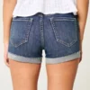 Pantaloni scurți din denim închis la culoare, cu talie înaltă și efect de rupere Pantaloni scurți din denim închis la culoare, cu talie înaltă și efect de rupere