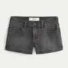 Pantaloni scurți din denim negru spălat, cu talie joasă Pantaloni scurți din denim negru spălat, cu talie joasă