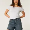 Pantaloni scurți din denim relaxați, cu talie înaltă, spălați închis la culoare, 5″ Pantaloni scurți din denim relaxați, cu talie înaltă, spălați închis la culoare, 5″