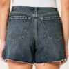 Pantaloni scurți din denim relaxați, cu talie înaltă, spălați închis la culoare, 5″ Pantaloni scurți din denim relaxați, cu talie înaltă, spălați închis la culoare, 5″