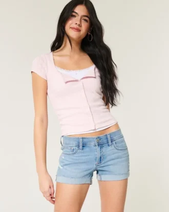 Pantaloni scurți din denim spălați deschis, cu talie joasă și rupturi