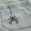 Pantaloni scurți din denim super largi cu broderie Spider Pantaloni scurți din denim super largi cu broderie Spider