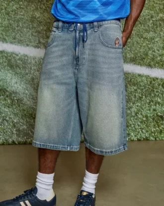 Pantaloni scurți din denim super largi, cu imprimeu Taz, spălați mediu