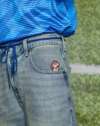 Pantaloni scurți din denim super largi, cu imprimeu Taz, spălați mediu
