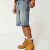 Pantaloni scurți din denim super largi, cu imprimeu Taz, spălați mediu Pantaloni scurți din denim super largi, cu imprimeu Taz, spălați mediu