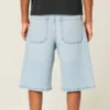 Pantaloni scurți din denim super largi, cu spălare deschisă și ornamente Pantaloni scurți din denim super largi, cu spălare deschisă și ornamente