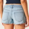 Pantaloni scurți din denim ultra-scurți, cu spate decupat, spălare medie Pantaloni scurți din denim ultra-scurți, cu spate decupat, spălare medie