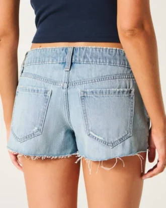Pantaloni scurți din denim ultra-scurți, cu spate decupat, spălare medie