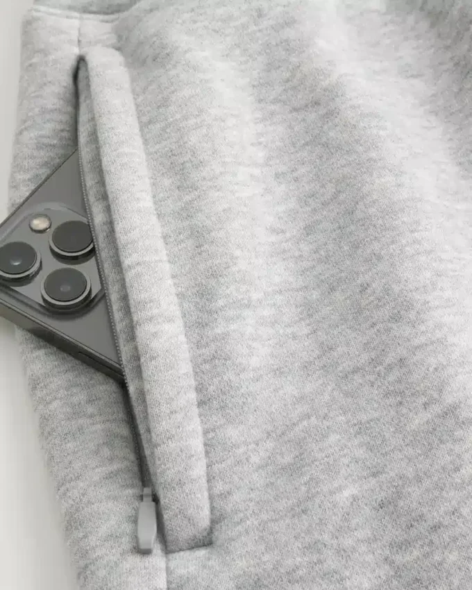 Pantaloni scurți din fleece, largi, până la jumătatea coapsei Pantaloni scurți din fleece, largi, până la jumătatea coapsei