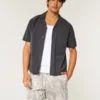 Pantaloni scurți din fleece largi, până la jumătatea coapsei, cu imprimeu camuflaj Pantaloni scurți din fleece largi, până la jumătatea coapsei, cu imprimeu camuflaj