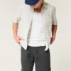 Pantaloni scurți din fleece, peste genunchi, cu logo Pantaloni scurți din fleece, peste genunchi, cu logo